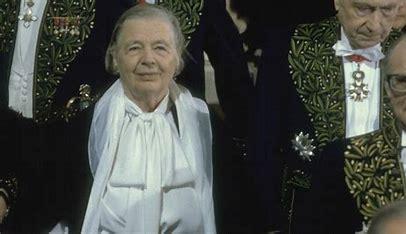 M. Yourcenar à l'Académie Française