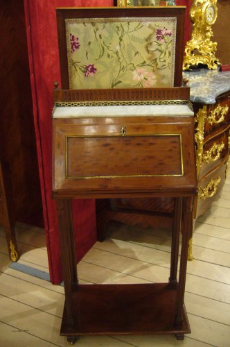 Un meuble à secrets du 18e siècle